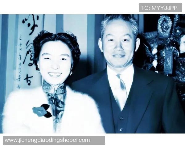 足球明星与其夫人之间的深厚情感与共同成长之路探讨