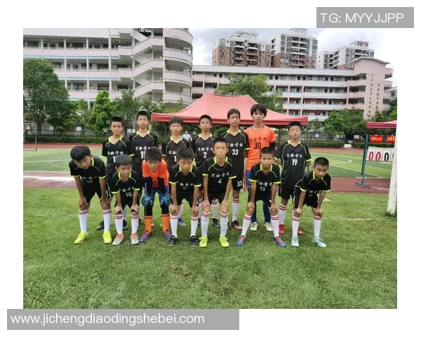 阳光男孩足球明星的魅力瞬间展现青春活力与拼搏精神