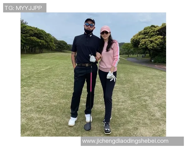 女粉丝与足球明星亲密合影瞬间展现偶像魅力与热情互动